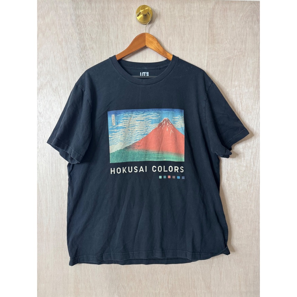 Uniqlo UT Hokusai Colors MFA Boston Red Fuji Graphic Tee Mens XL Black Shirt